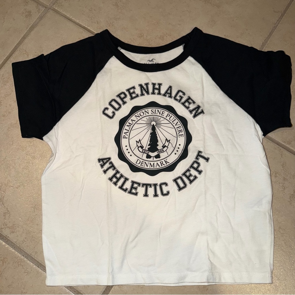 Hollister Black & White Raglan Crop Top